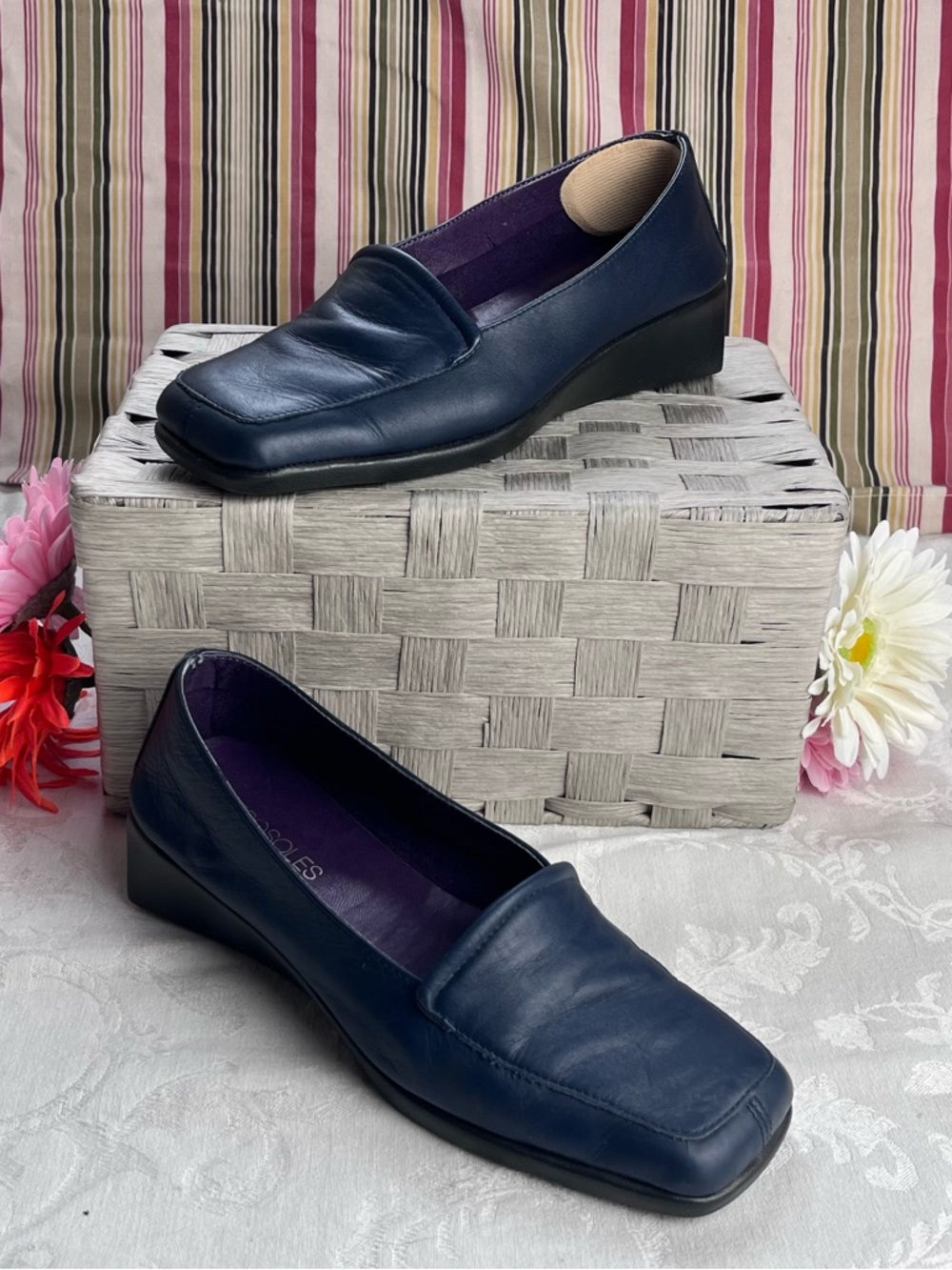 Aerosoles Womens Shoes Size 6 B  Navy Leather Loafers Wedge Heel Rubber Sole